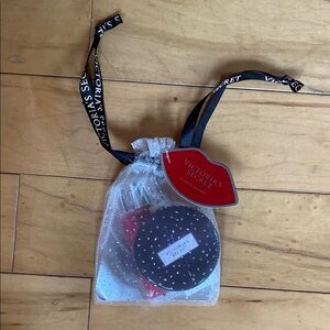 Victoria's Secret Gloss and Go Trio Gift Set - lip glosses & mirror